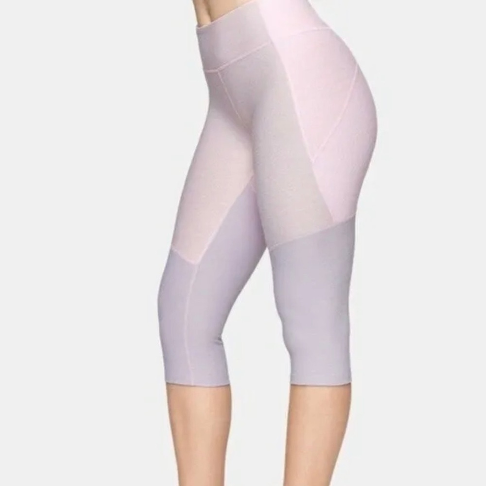 Outdoor Voices Colorblock Capri Leggings size Medium Pink Purple
